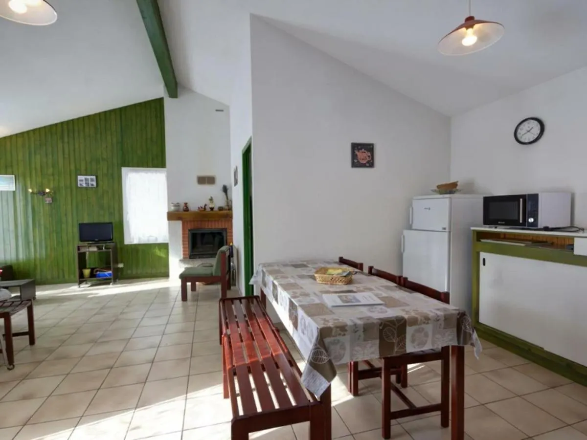 Charmant Gite A La Campagne Avec Cheminee, Terrasse Et Jardin - Animaux Bienvenus - Fr-1-496-164 Usson-en-Forez 0*,